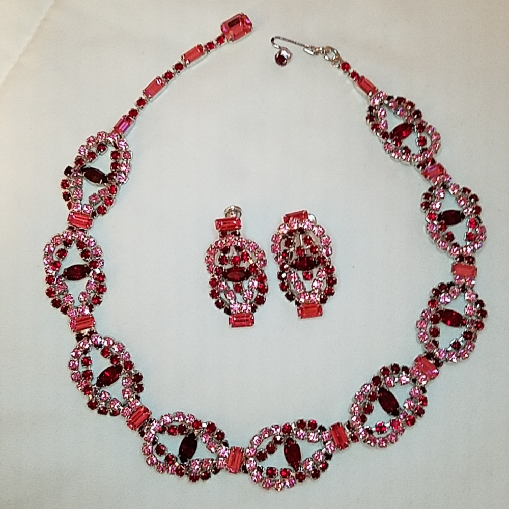 Vintage Rhinestone Jewelry - Picture 2 of 8